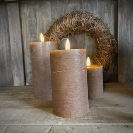 LED wax stompkaars choco bruin M ( H 12,5 cm)