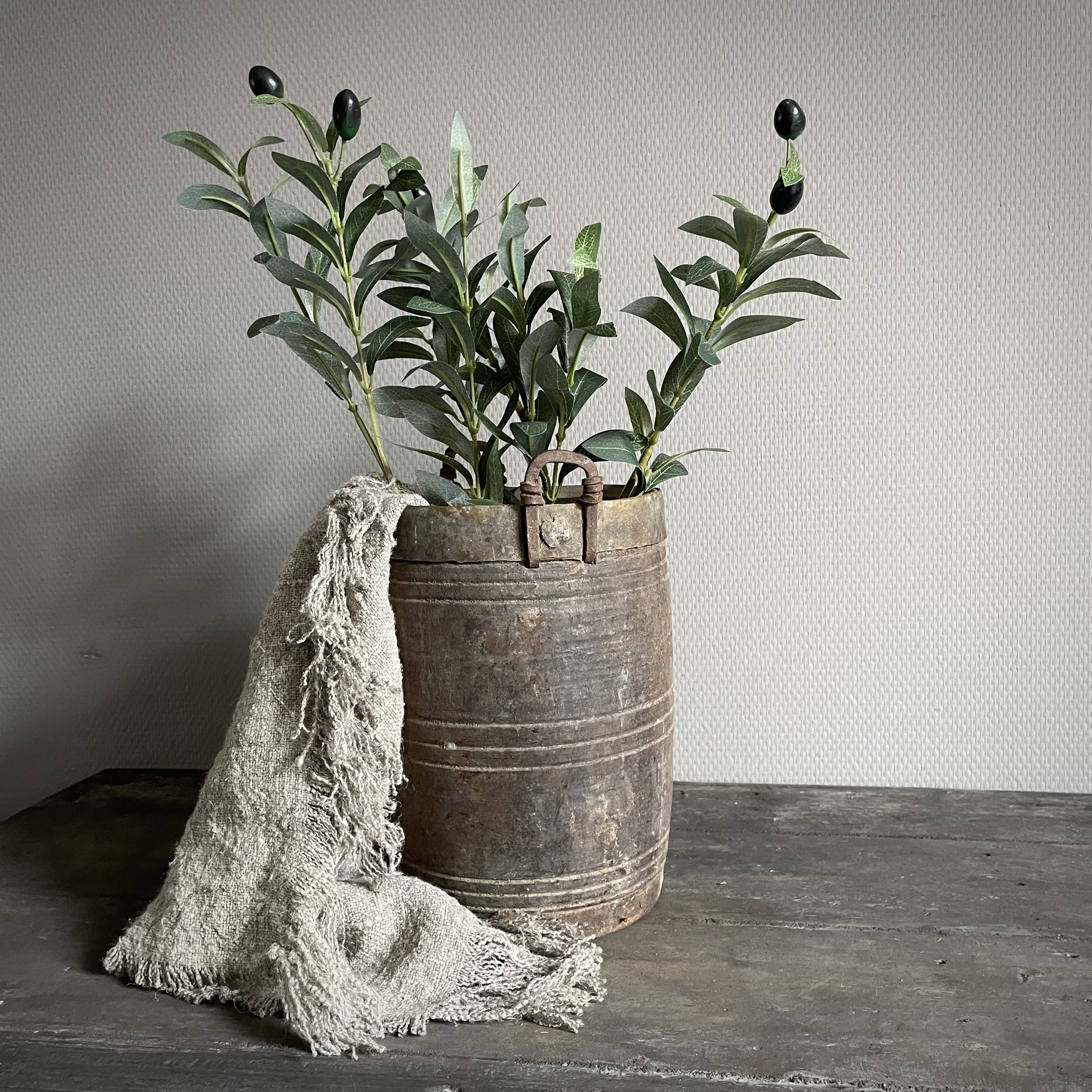 Oude Nepalese pot  NR134 (H 27 cm)