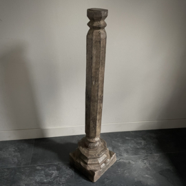 Oude Indische pilaar (H 100 cm.)