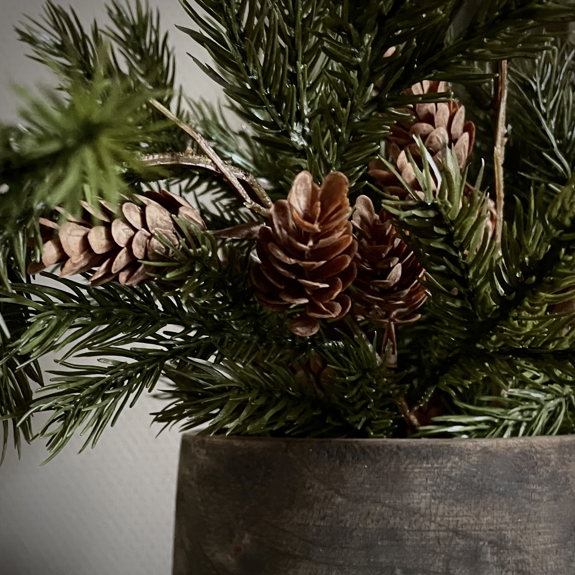 Pine branch 'kunst' (L 65 cm)