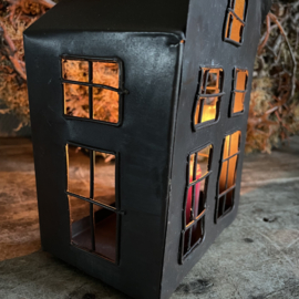 Metalen gevel huisje (H 25 cm.)
