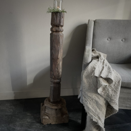 Oude Indische pilaar (H 91 cm.)