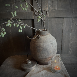 Oude Nepalese pot 135 (H 29 cm)