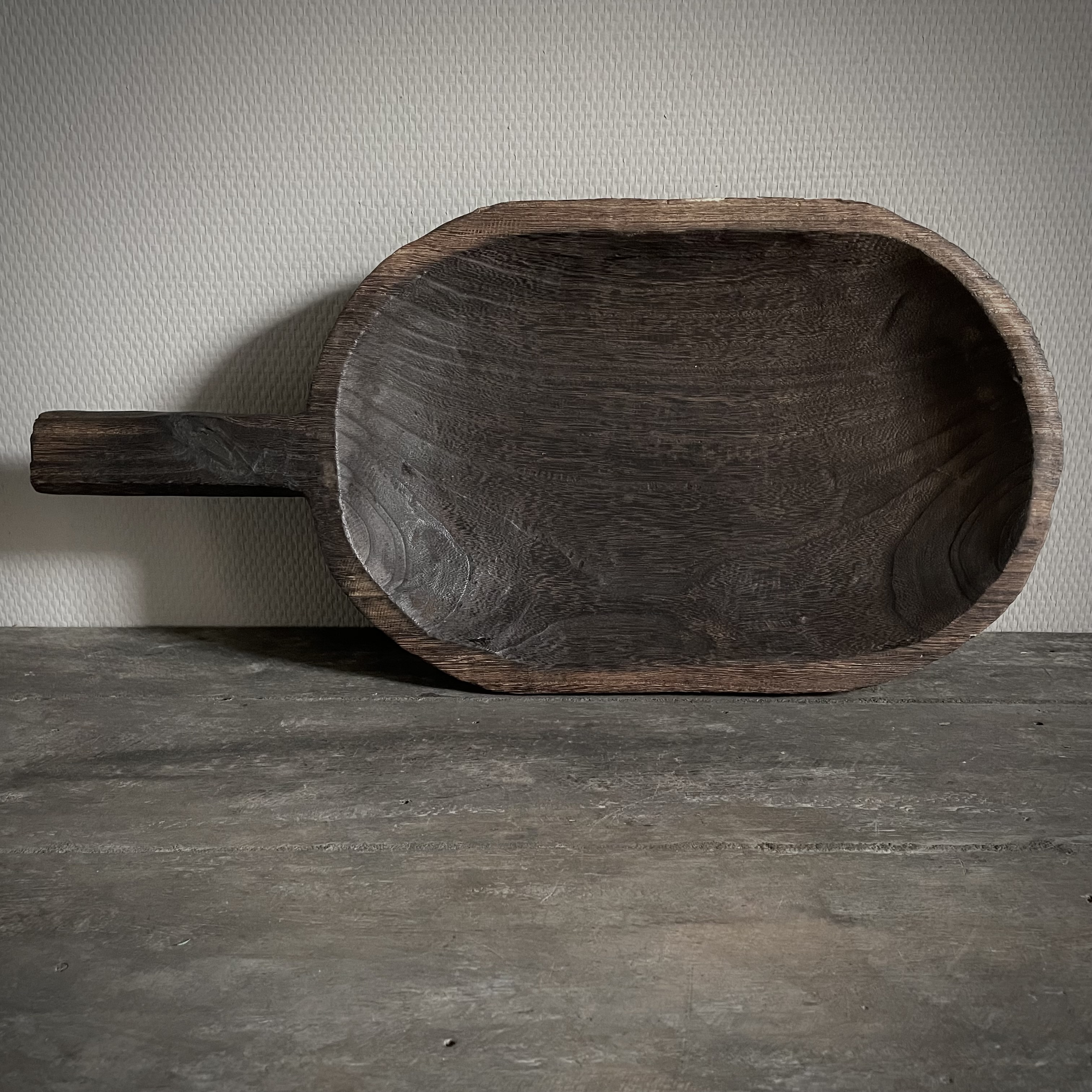Donkere houten trog (L 55 cm)