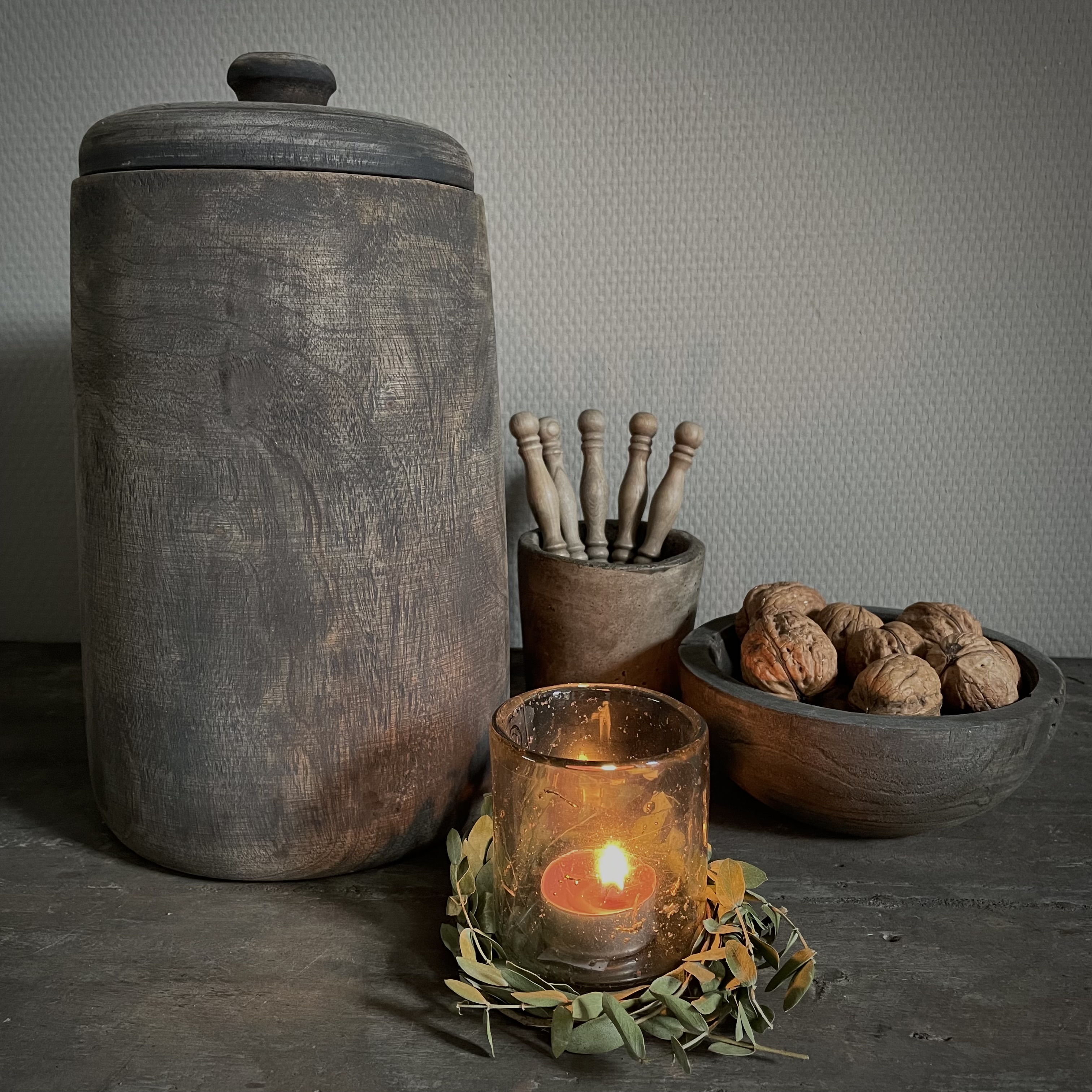 Vergrijsde houten pot (H 30 cm)