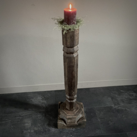 Oude Indische pilaar (H 89cm.)