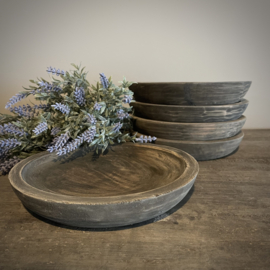 Vergrijsde houten schaal  ( Dia 21 cm.)