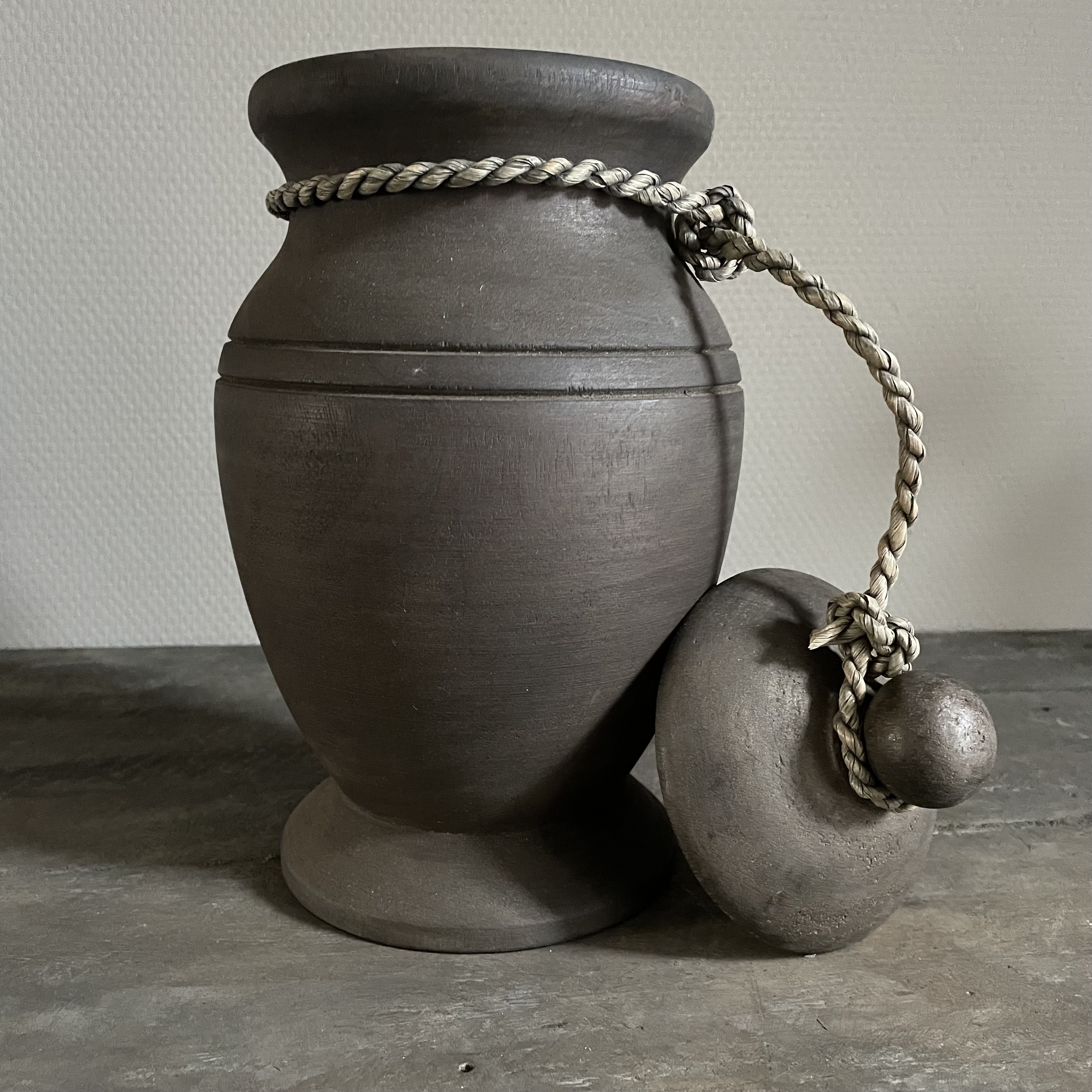 Houten 'voorraad' pot (H 30 cm)