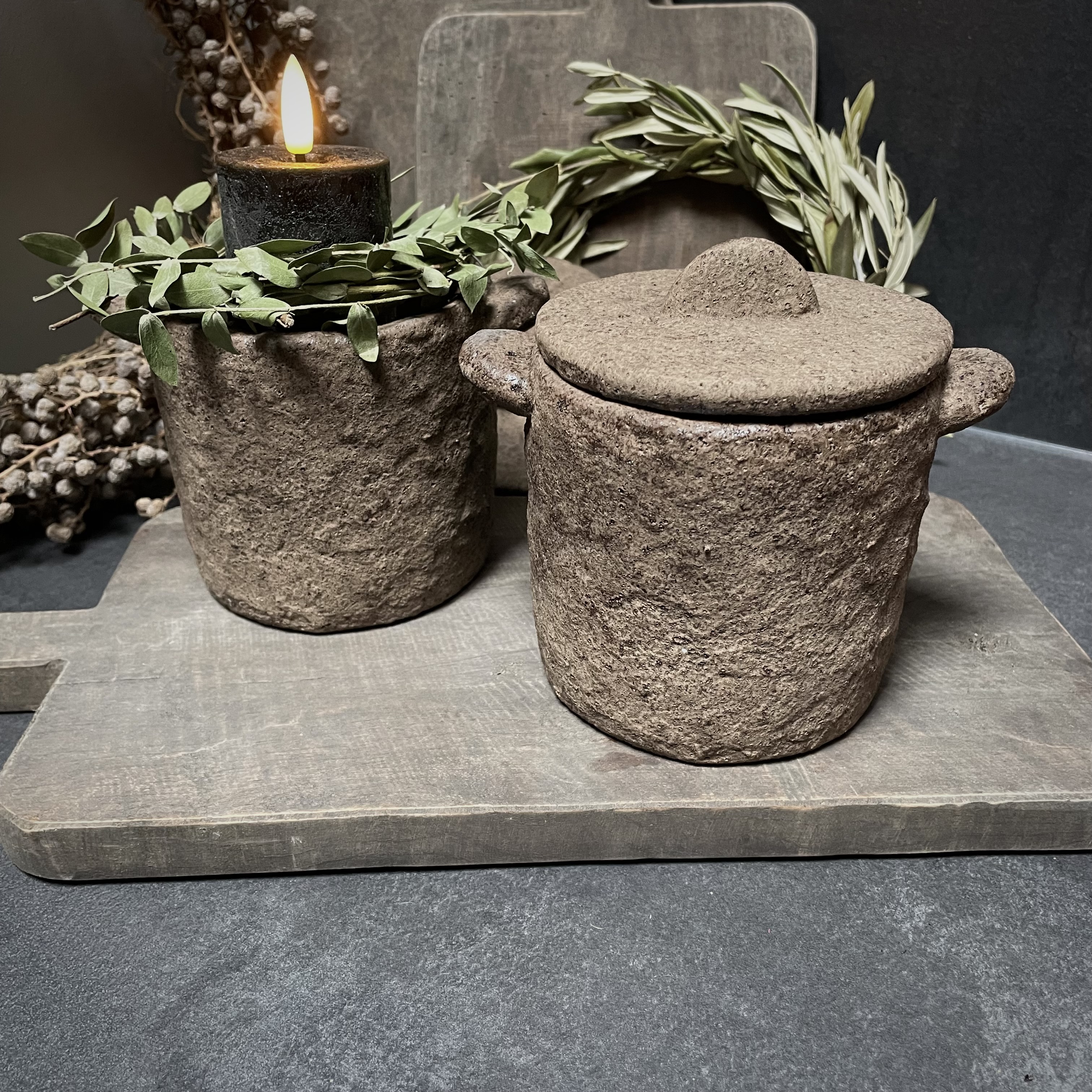 Aardewerken pot met deksel (H 12,5 cm)