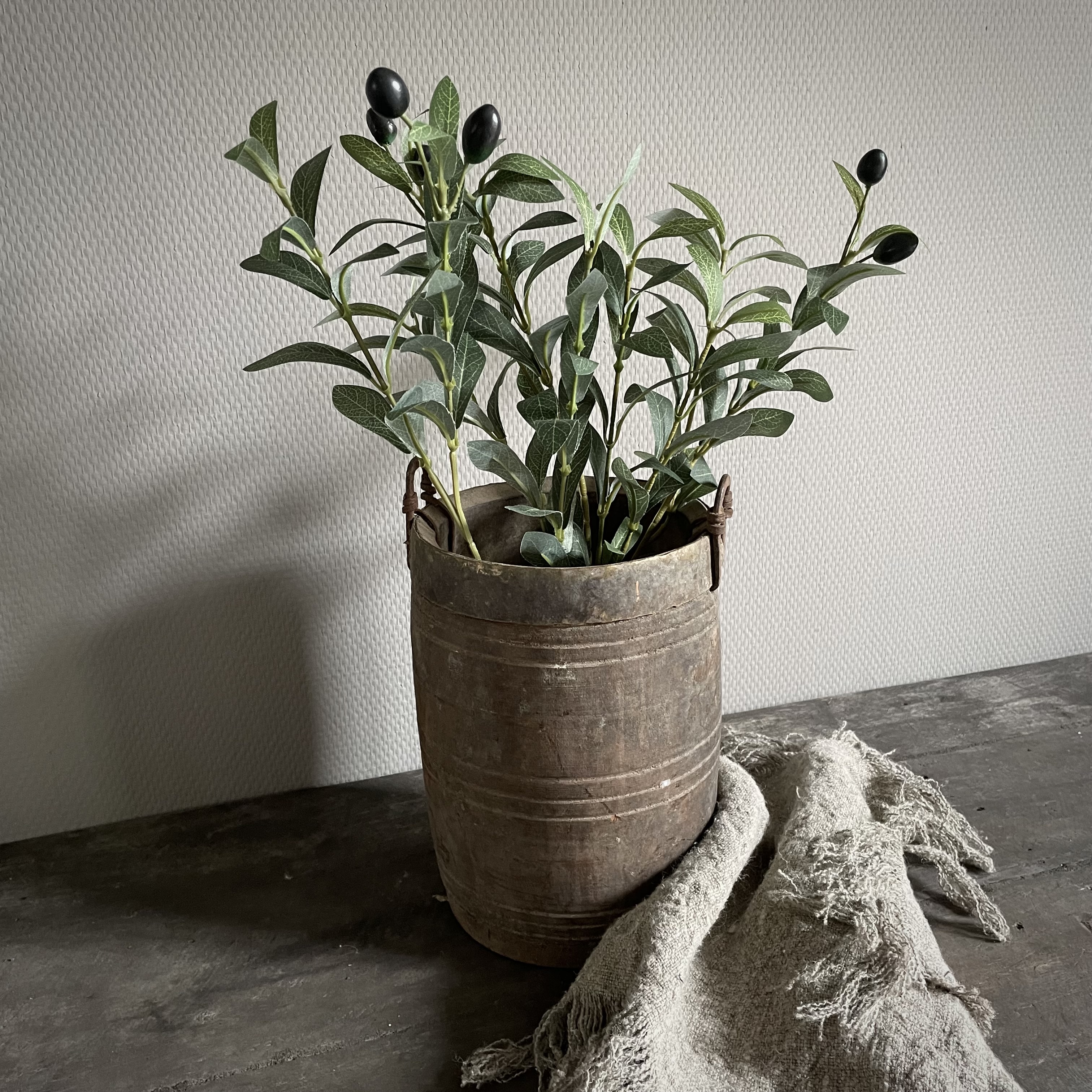 Oude Nepalese pot  NR134 (H 27 cm)