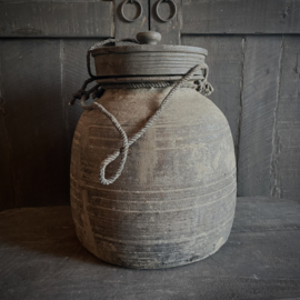Oude Nepalese pot 134 (H 31 cm)