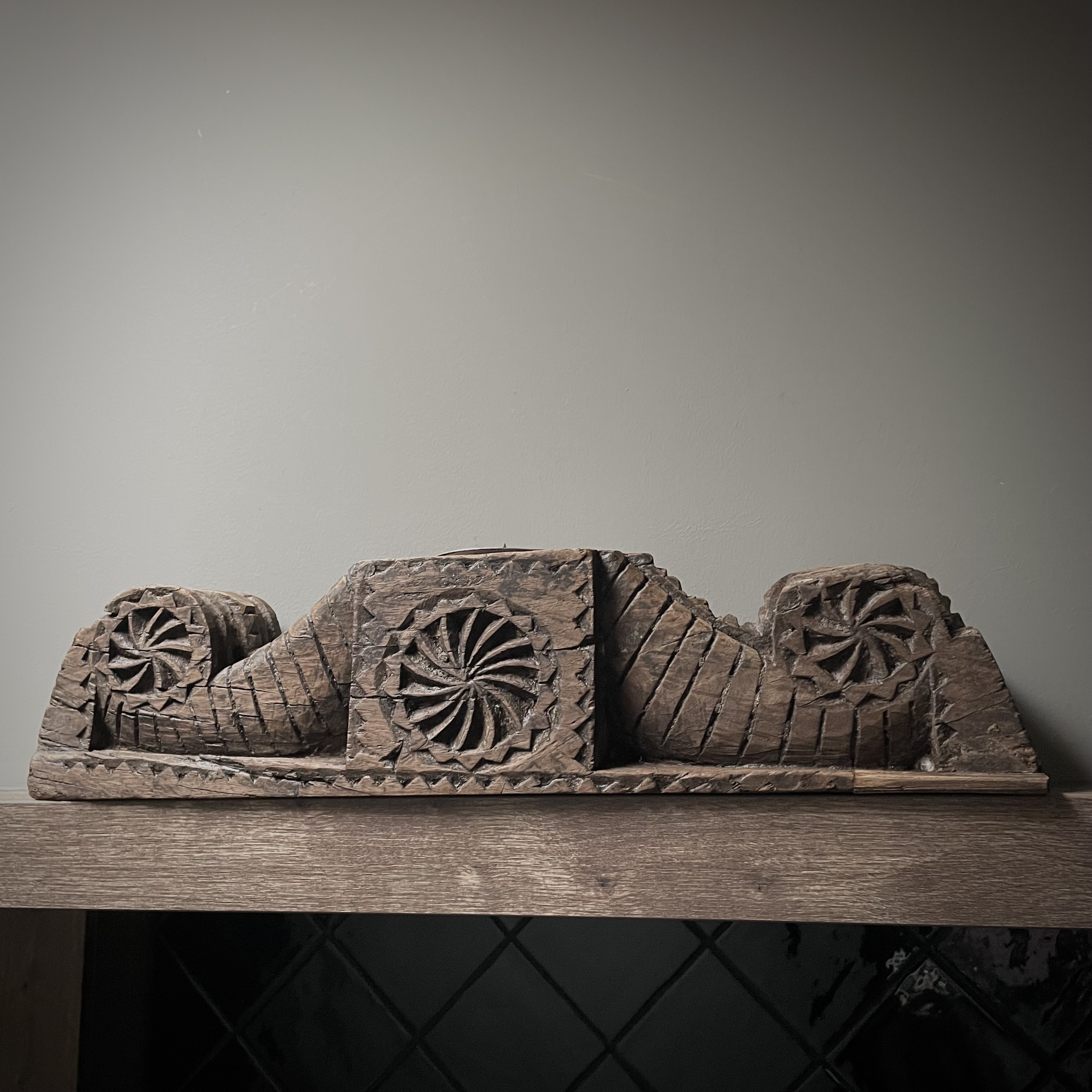 Oud ornament NR 45 ( L 55,5 cm.)