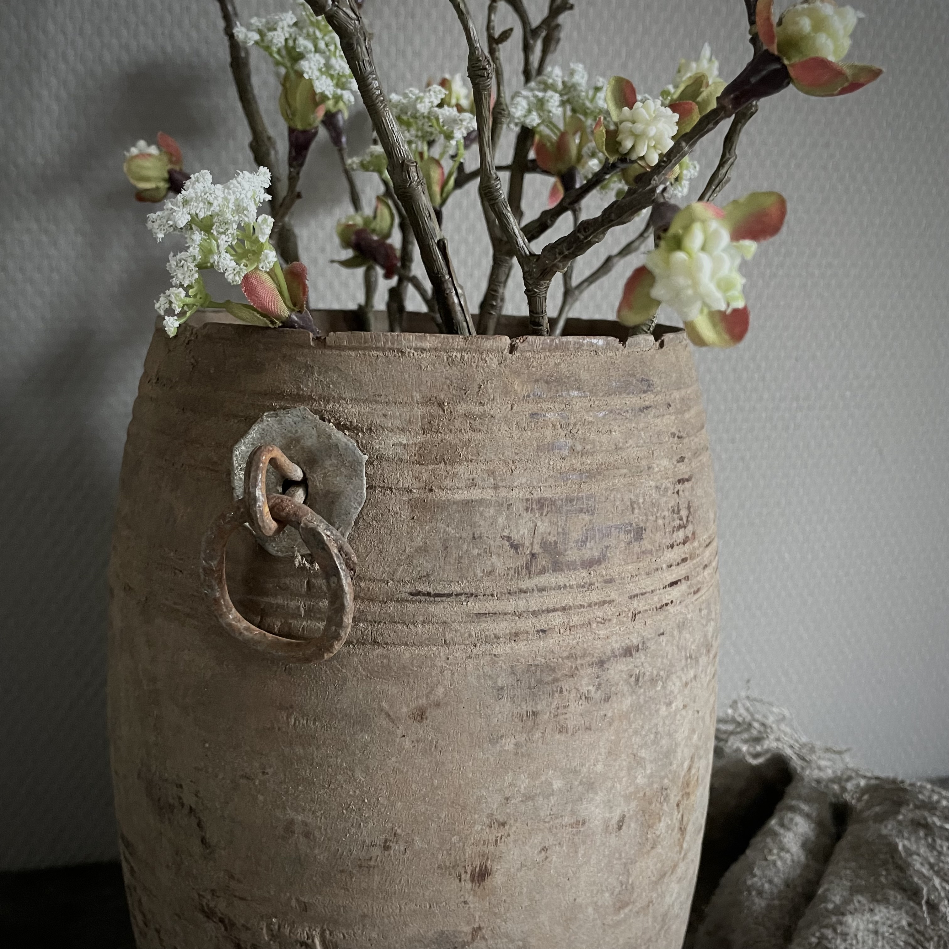 Oude Nepalese pot  NR135 (H 26,5 cm)