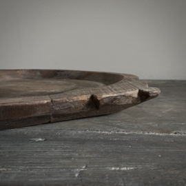 Oude verweerde  Chapati schaal 'Nr 86' ( L 48,5 cm)