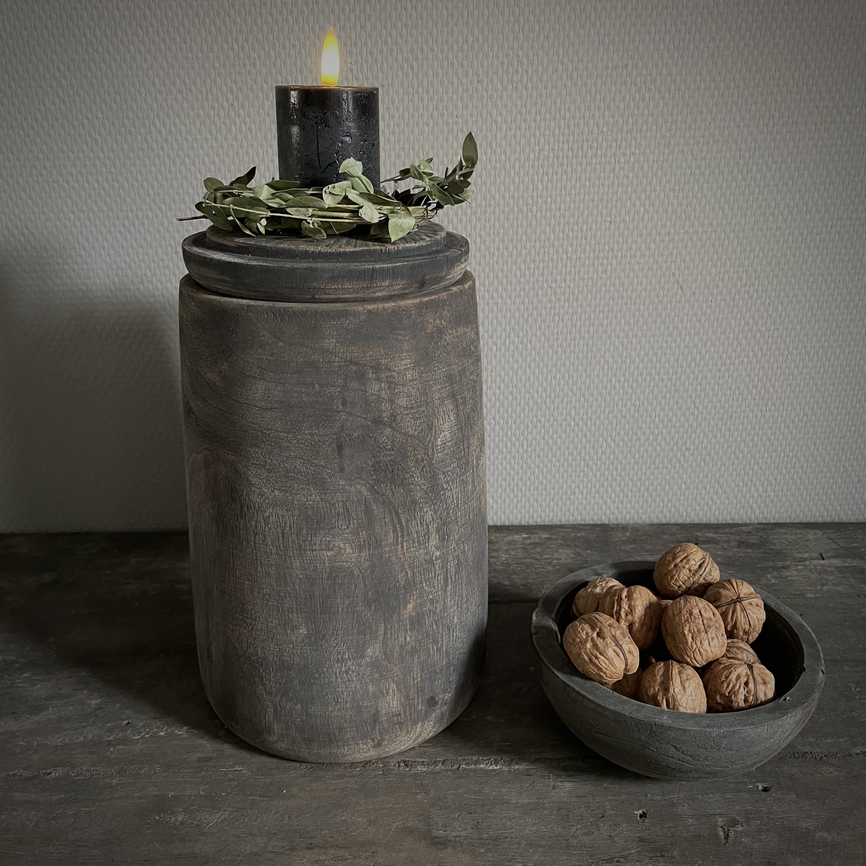 Vergrijsde houten pot (H 30 cm)