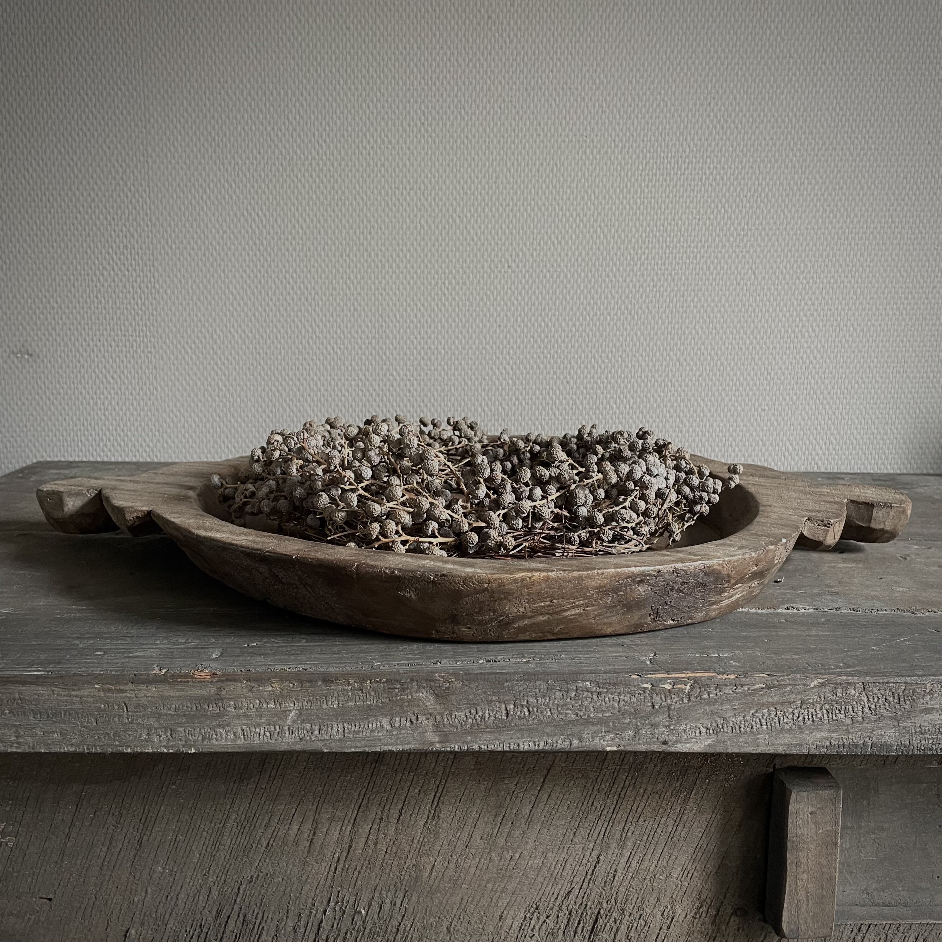 Oude verweerde  Chapati schaal 'Nr 87' ( L 57 cm)