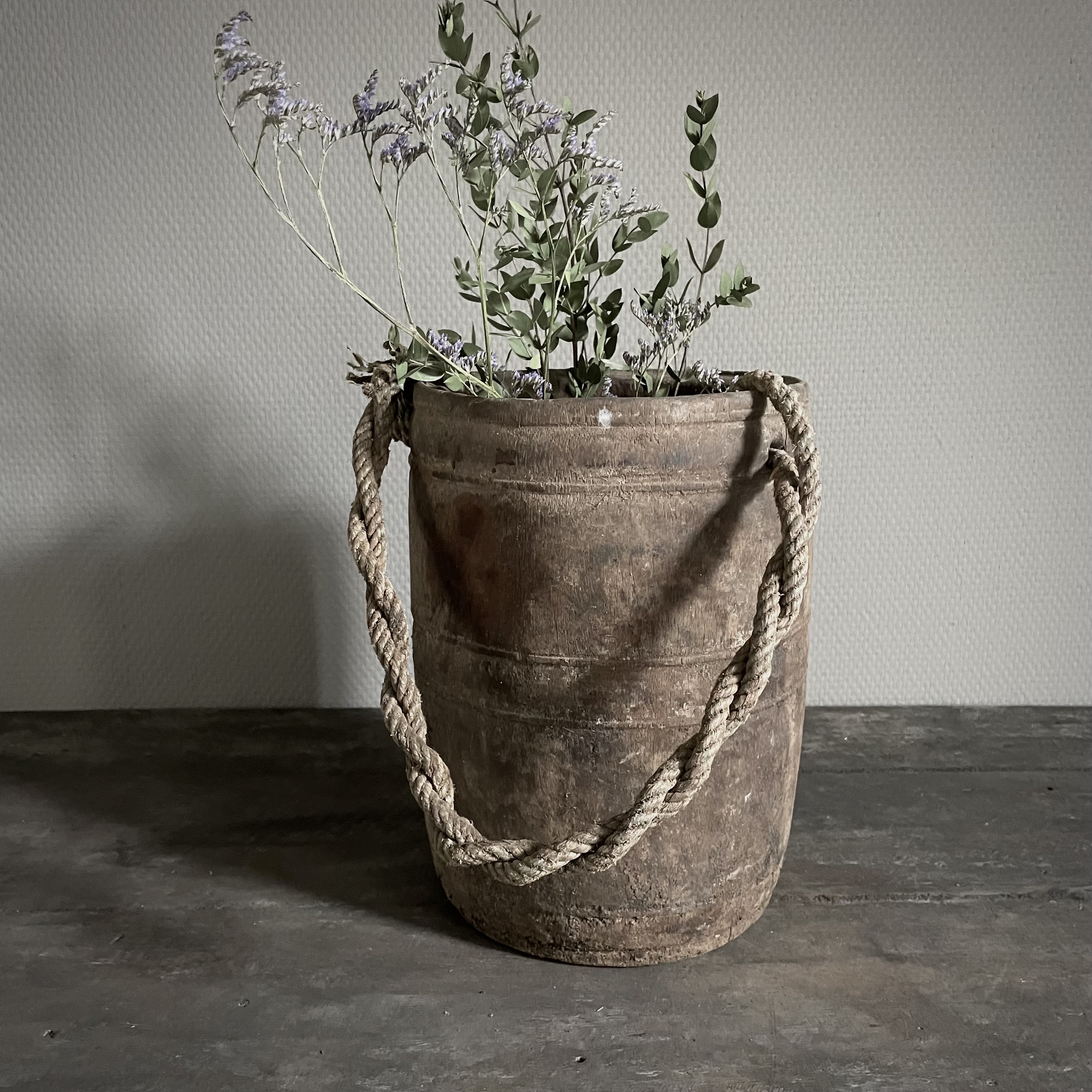 Oude Nepalese pot  NR131 (H 25 cm)