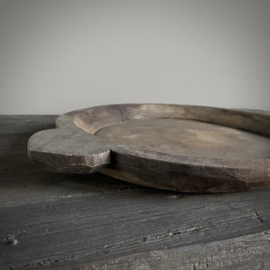 Oude verweerde  Chapati schaal 'Nr 85' ( L 50,5 cm)