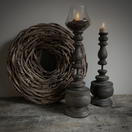 Sobere houten kandelaar  (40 cm hoog)