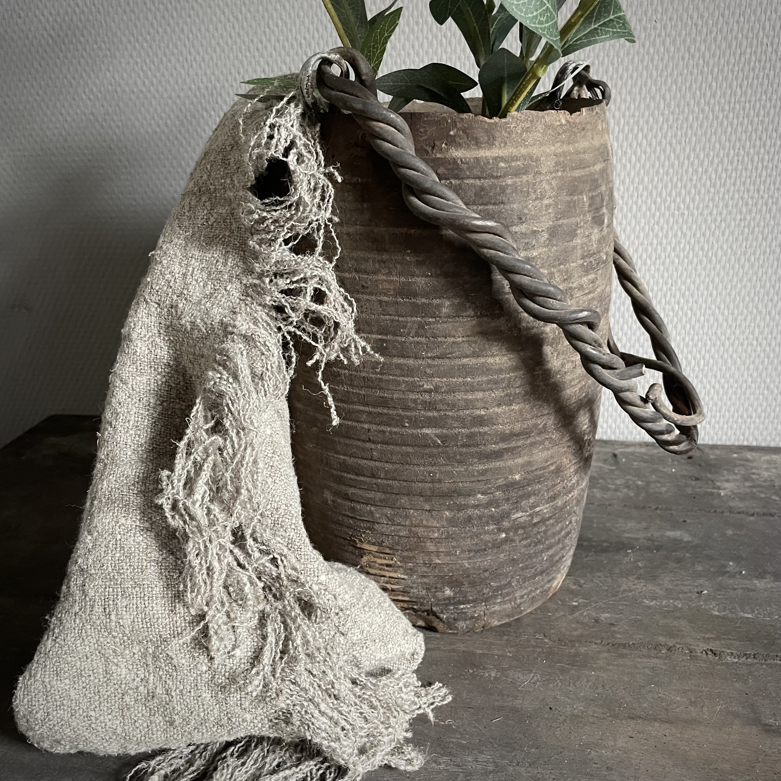 Oude Nepalese pot  NR133 (H 30 cm)