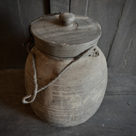 Oude Nepalese pot 134 (H 31 cm)