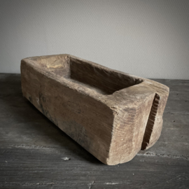 Oude houten trog  (L 45 cm)