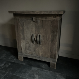 Old Farm  cabinet Aura Peeperkorn