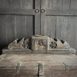 Oud ornament ( L 69 cm.)