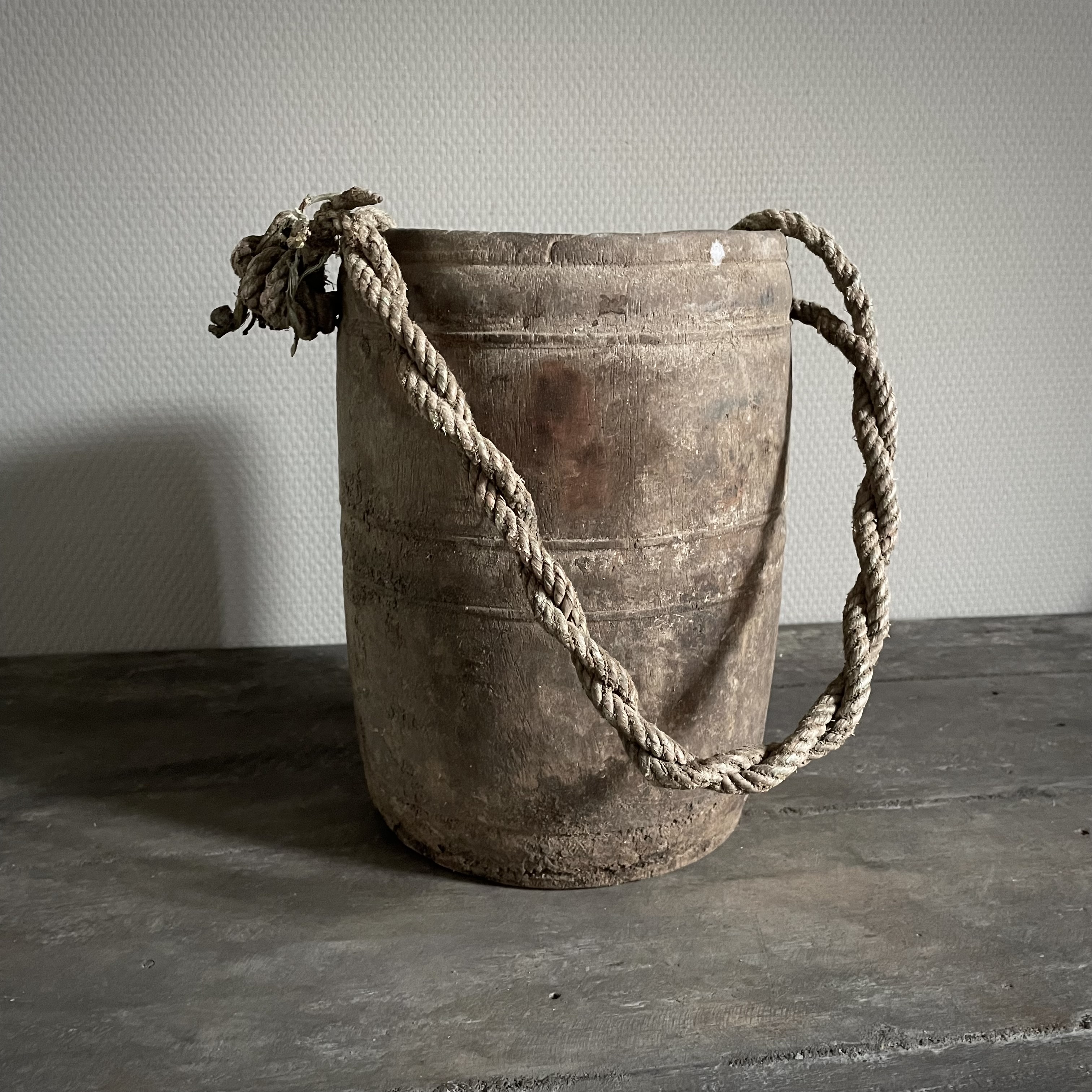 Oude Nepalese pot  NR131 (H 25 cm)