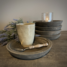 Vergrijsde houten schaal  ( Dia 21 cm.)