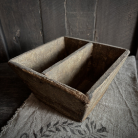 Oud houten bakje ( L 18,5 cm)