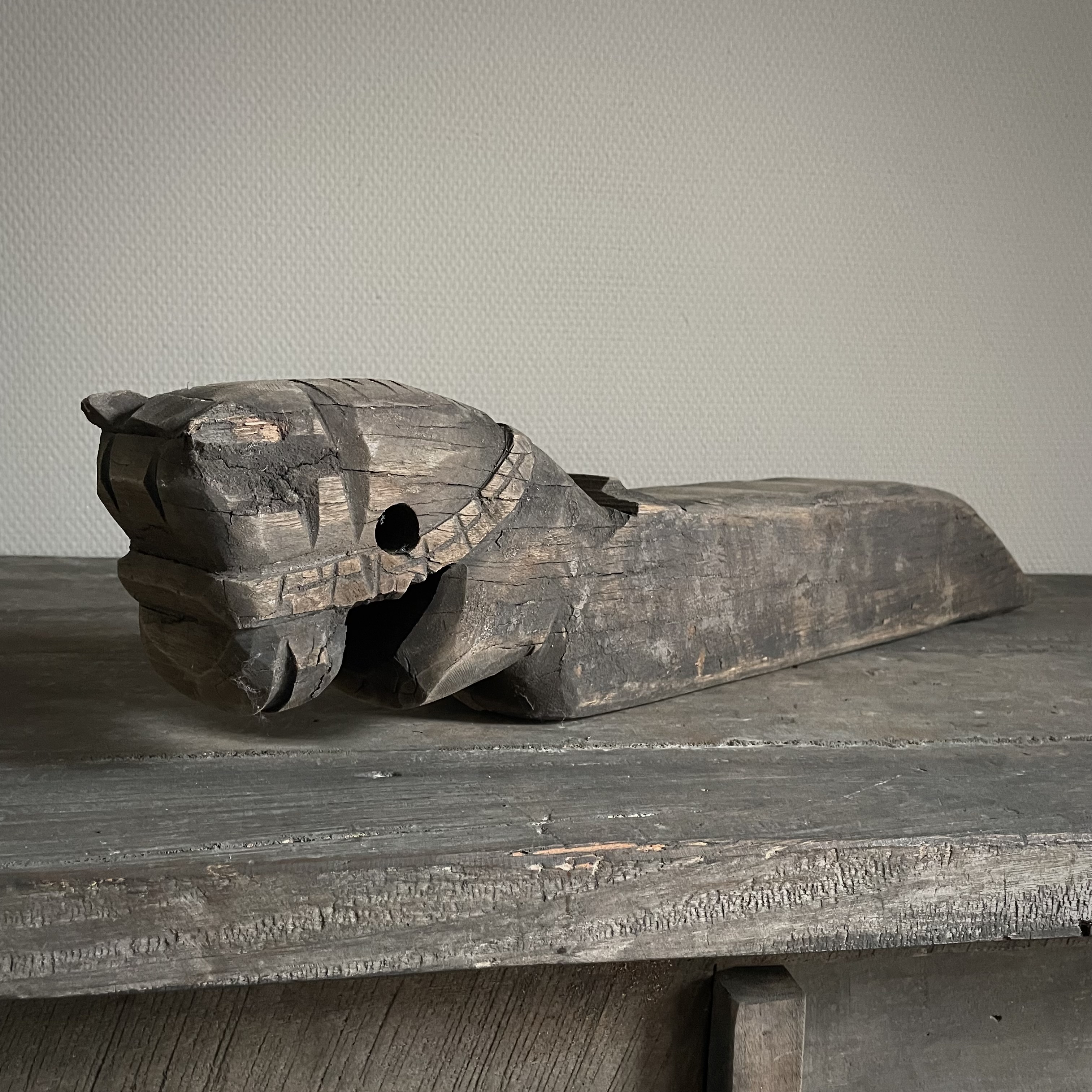 Authentiek houten paard Aura Peeperkorn