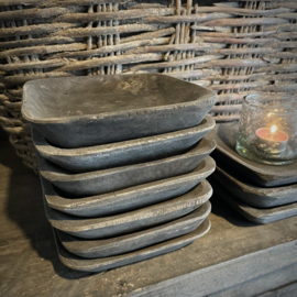 Houten vierkant schaaltje. (15 x 15 cm.)