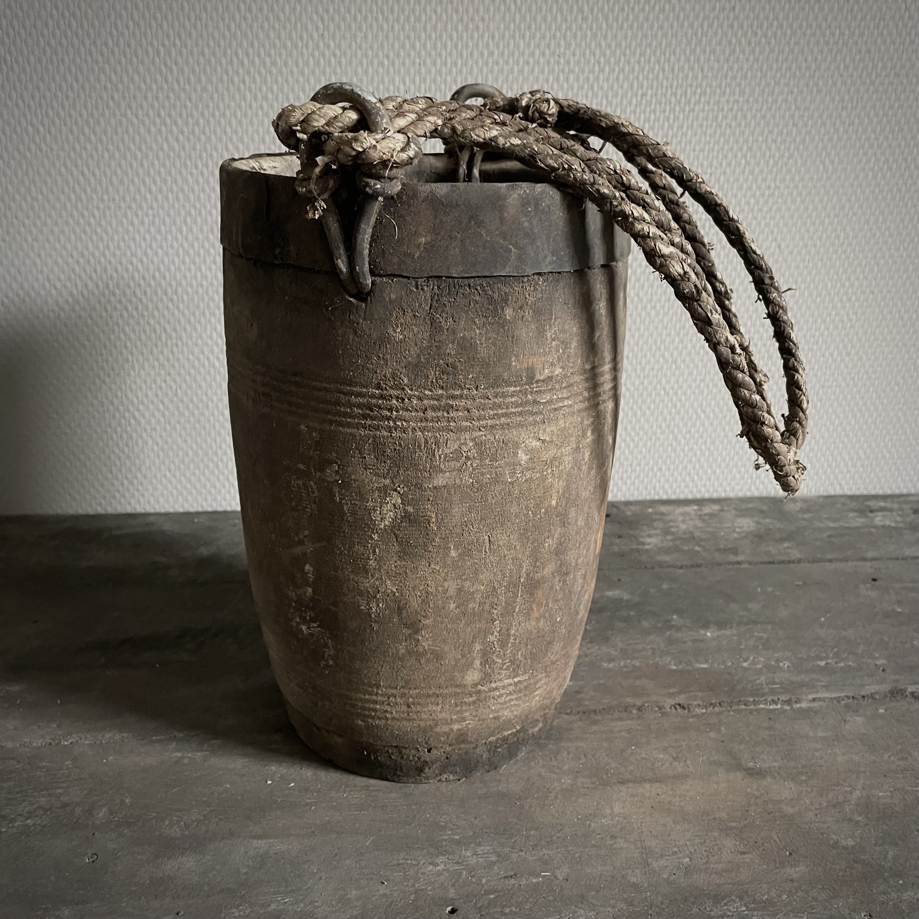 Oude Nepalese pot  NR132 (H 29 cm)