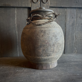 Oude Nepalese pot 135 (H 29 cm)