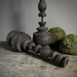 Sobere houten kandelaar  (40 cm hoog)