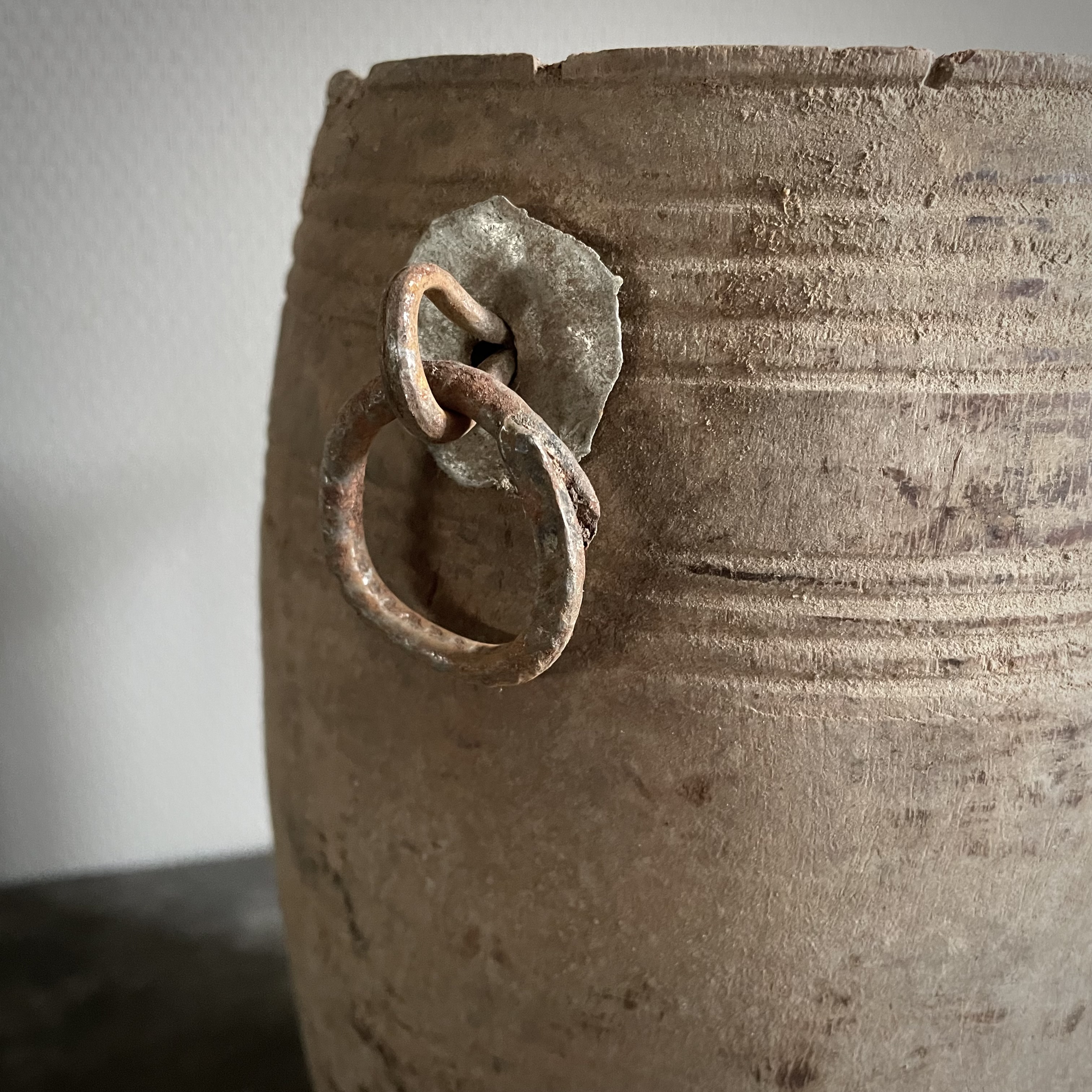 Oude Nepalese pot  NR135 (H 26,5 cm)