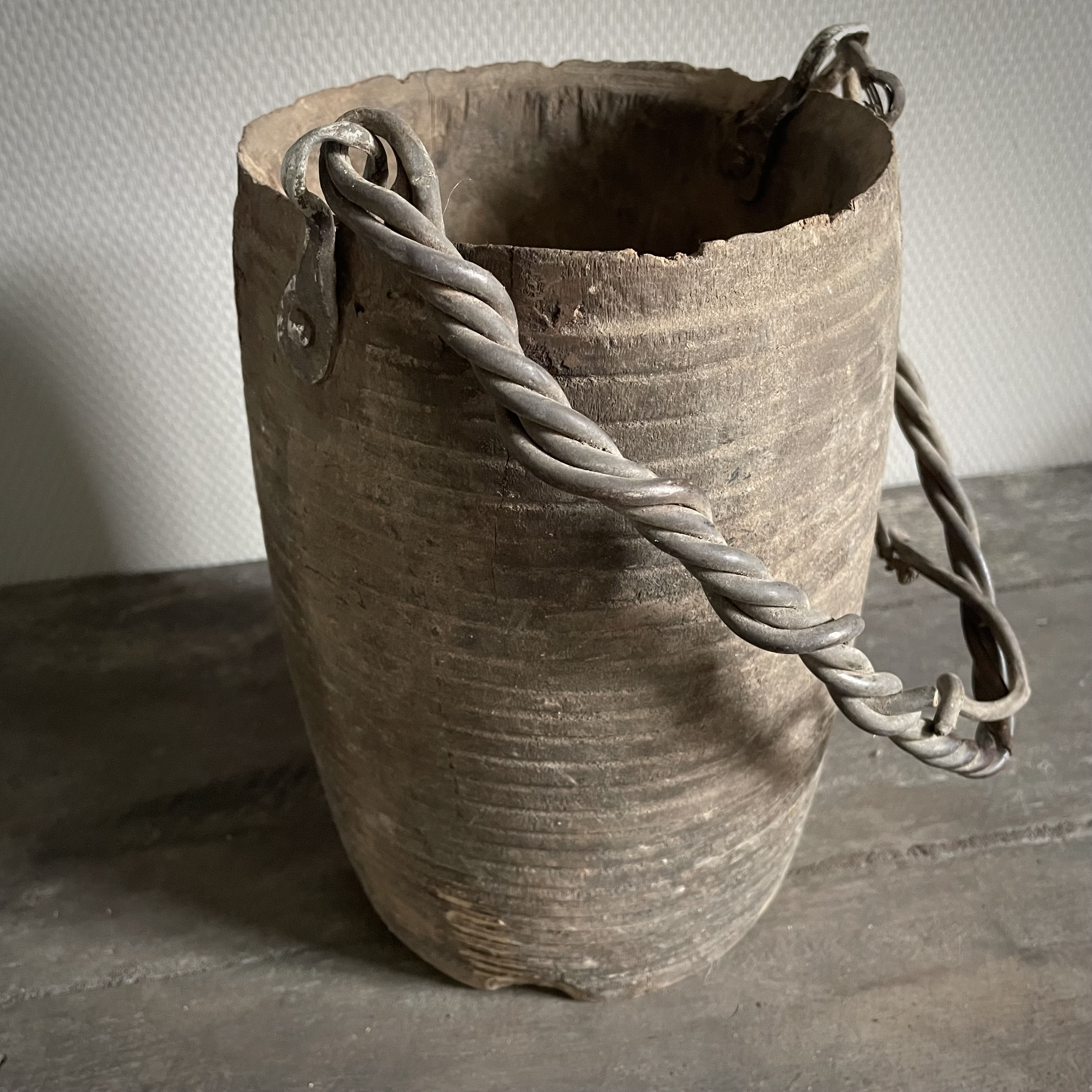 Oude Nepalese pot  NR133 (H 30 cm)