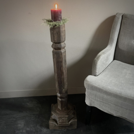 Oude Indische pilaar (H 89cm.)