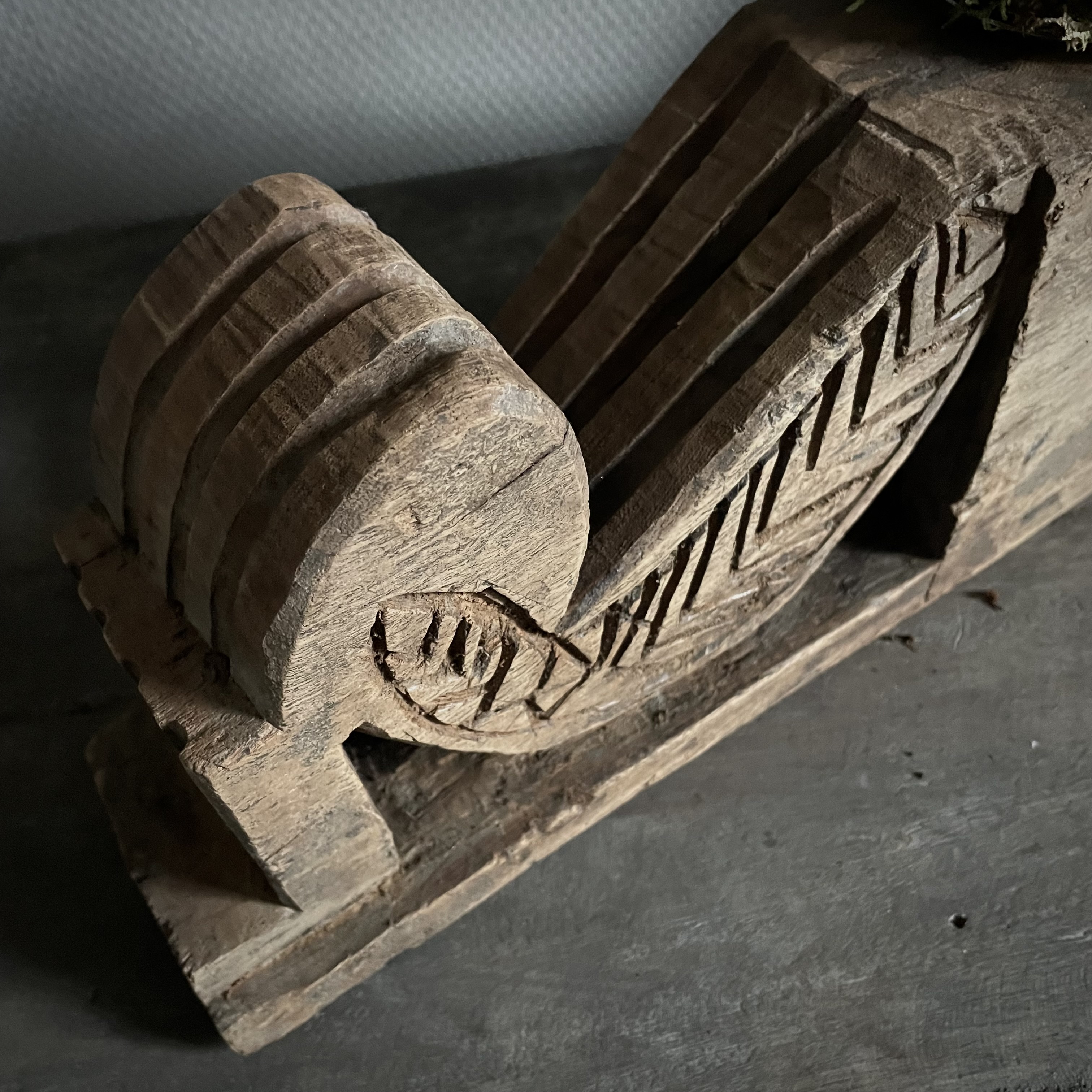 Oud ornament NR 44 ( L 56 cm.)