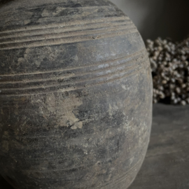 Oude Nepalese pot  NR132 (H 21 cm)