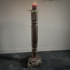 Oude Indische pilaar (H 89cm.)