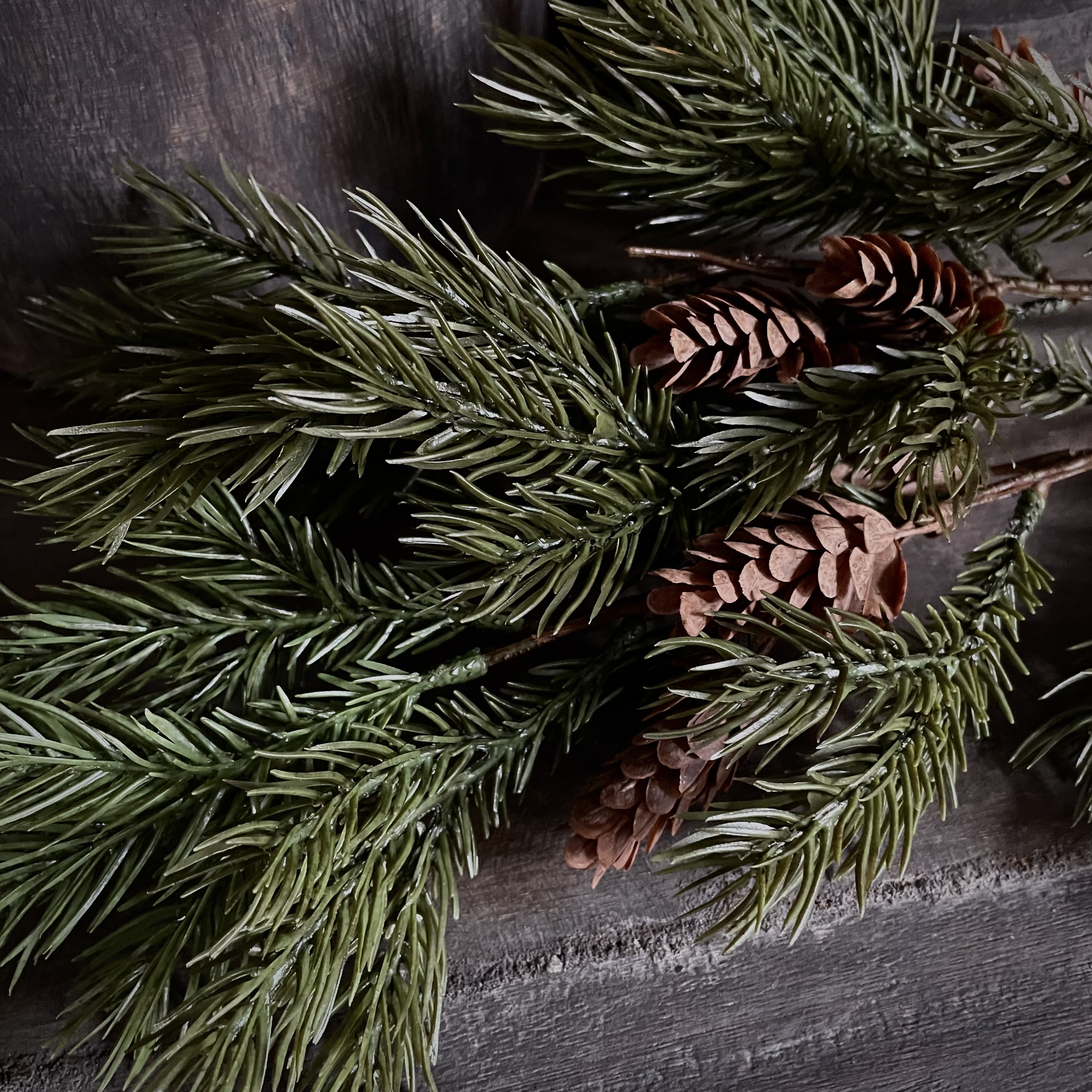 Pine branch 'kunst' (L 65 cm)