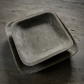 Set van 2 houten vierkante schaaltjes.