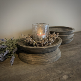 Vergrijsde houten schaal  ( Dia 21 cm.)