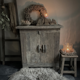 Old Farm  cabinet Aura Peeperkorn