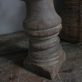 Unieke houten balusterlamp inclusief kap  (H 63 cm)