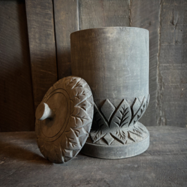 Houten pot op voet met deksel L (H 29 cm.)