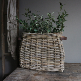 Rattan mand met leren grepen(Br 49 cm)