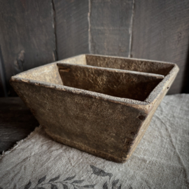Oud houten bakje ( L 18,5 cm)